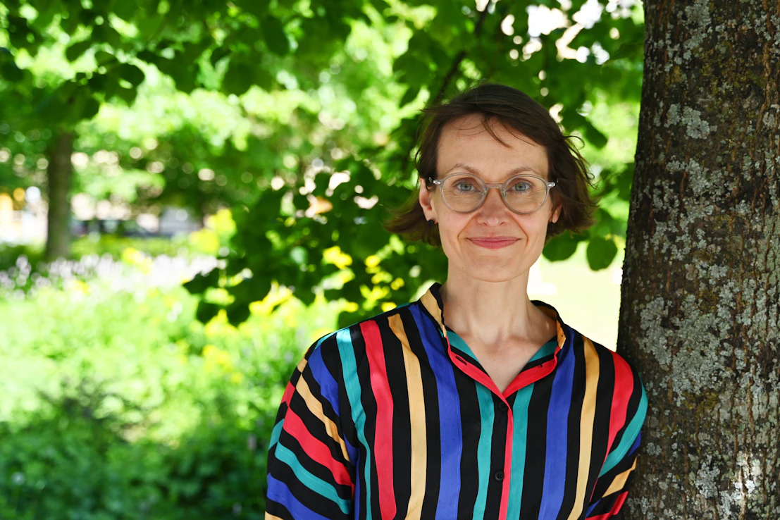 Marjo Maidell tutkii, pystytäänkö metsänomistajia kannustamaan ilmastotekoihin havainnollistamalla niiden taloudellisia vaikutuksia.