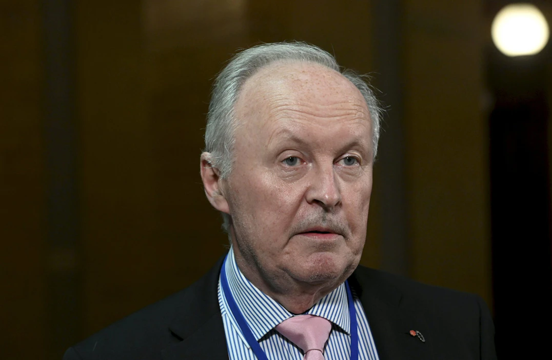 Perhe- ja peruspalveluministeri Aki Lindén on päättänyt aloittaa lain valmistelun potilasturvallisuuden takaamiseksi hoitajaliittojen mahdollisten lakkojen aikana. LEHTIKUVA / Heikki Saukkomaa.