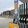 Jakeluvelvoitteesta ei pidä tinkiä pumppuhintojen alentamiseksi, kirjoittaja korostaa. Kuvituskuva.
