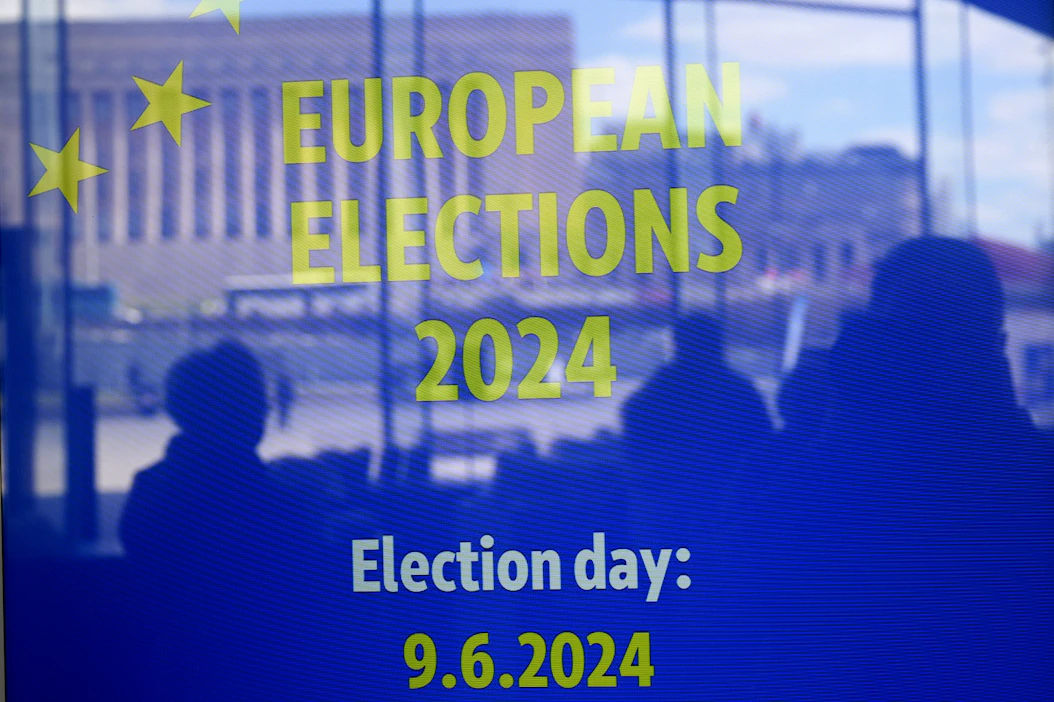 Suomalaisten suhtautuminen Euroopan unioniin parani Venäjän aloitettua laajamittaisen hyökkäyksen Ukrainaan. Viime syksyn huippulukemista on tultu alas kolmen prosenttiyksikön verran. LEHTIKUVA / Markku Ulander.