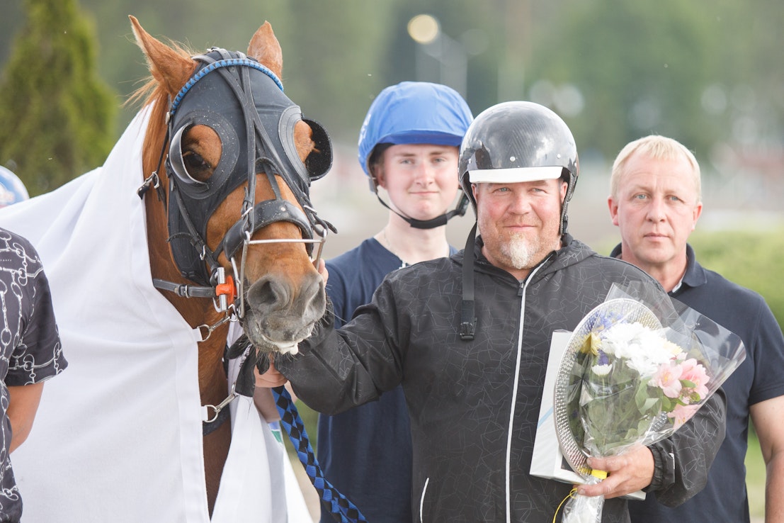 Esa Heikkisen valmentama Julmin on voittanut urallaan 21 kertaa. Voittosumma on jo lähellä 110 000 euroa.