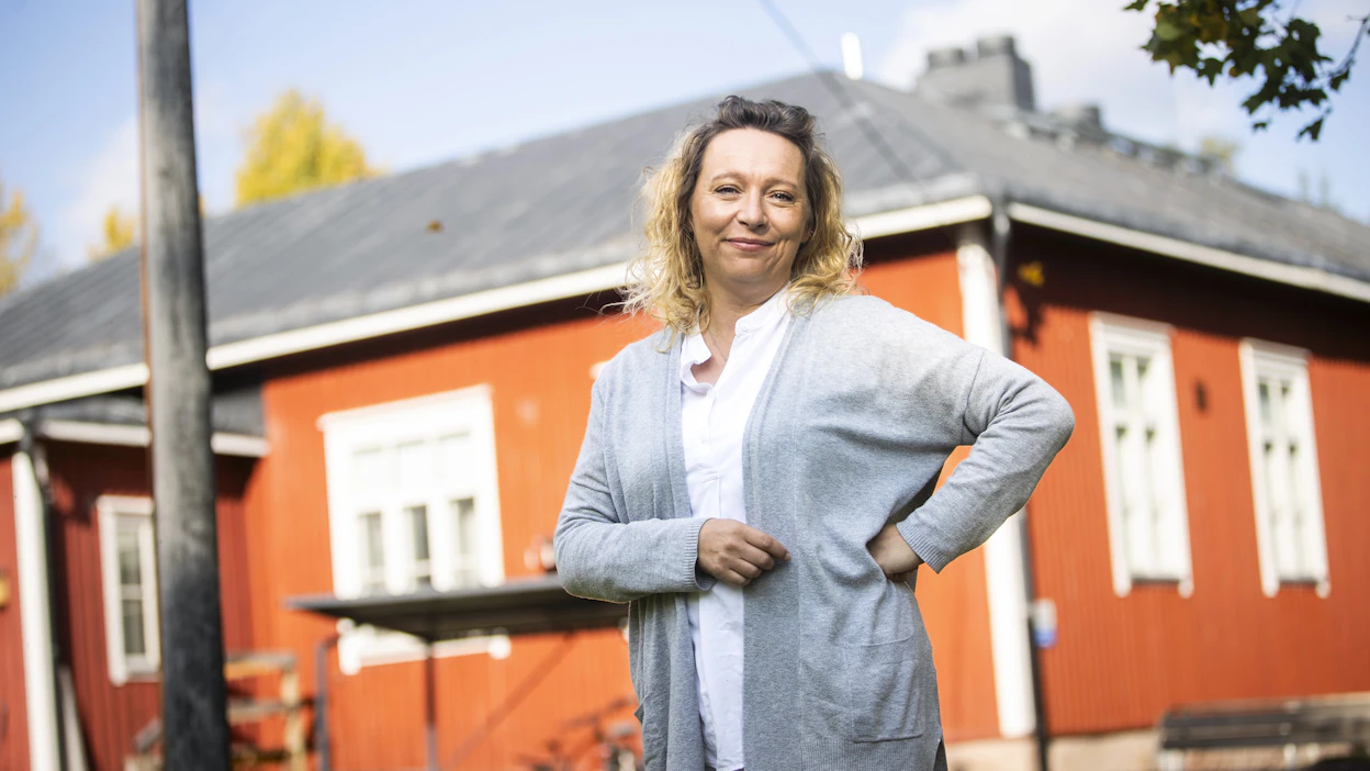 Valmistuttuaan Eeva Puromies opetti aluksi isossa Porvoon keskuskoulussa seitsemän vuotta, mutta on nyt ollut pienessä Epoon kyläkoulussa jo kohta saman ajan.
