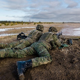 Erityisesti Baltian maat ovat laskeneet puolustuksensa puhtaasti Naton pelotevaikutuksen varaan. Espanjalaiset sotilaat harjoittelivat Naton Latvian-taisteluosastossa helmikuussa.
