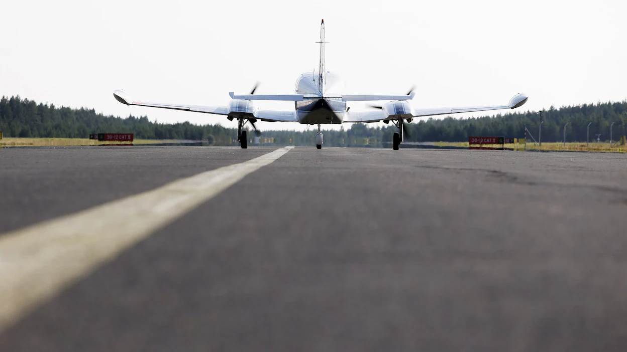 Paikallinen ilmailutoimintaan liittyvä yhdistys kertoi STT:lle, että heidän tietojensa mukaan onnettomuus koski yhtä ihmistä. Kuvan lentokone ei liity tapaukseen.