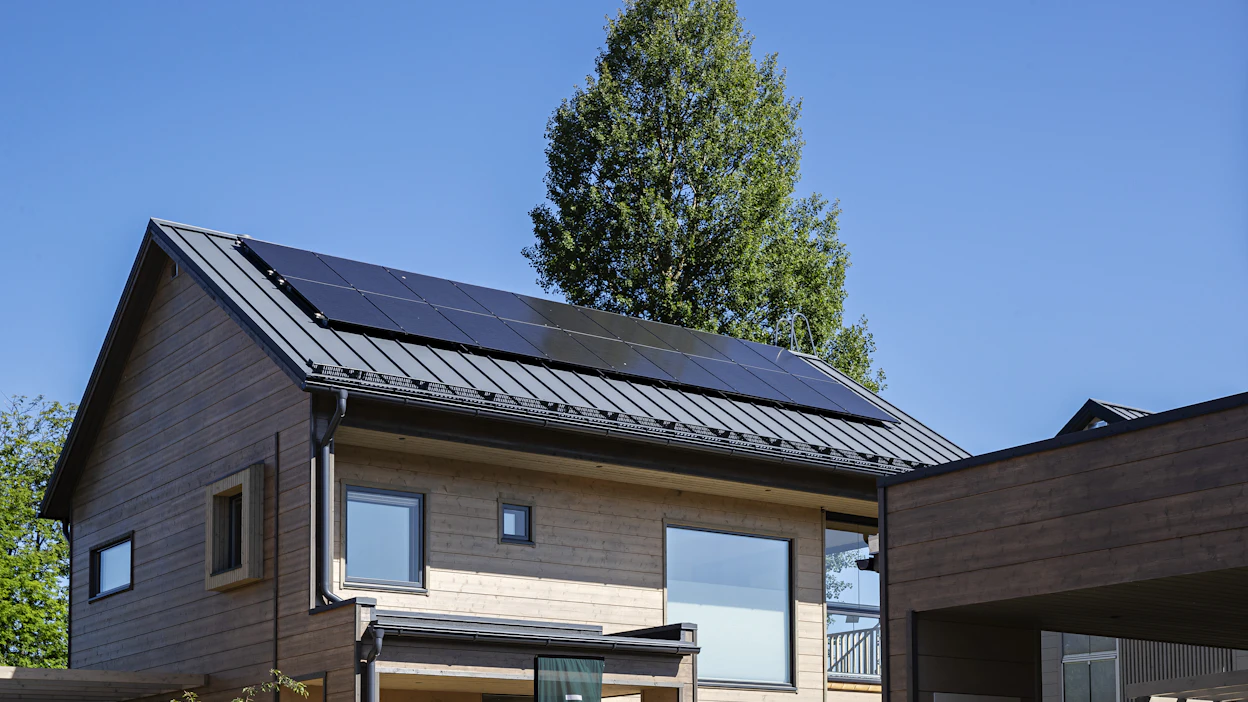 Oulun Asuntomessukohteessa Villa Pesäpuussa energian säästö ja omatuotanto ovat kunniassa.