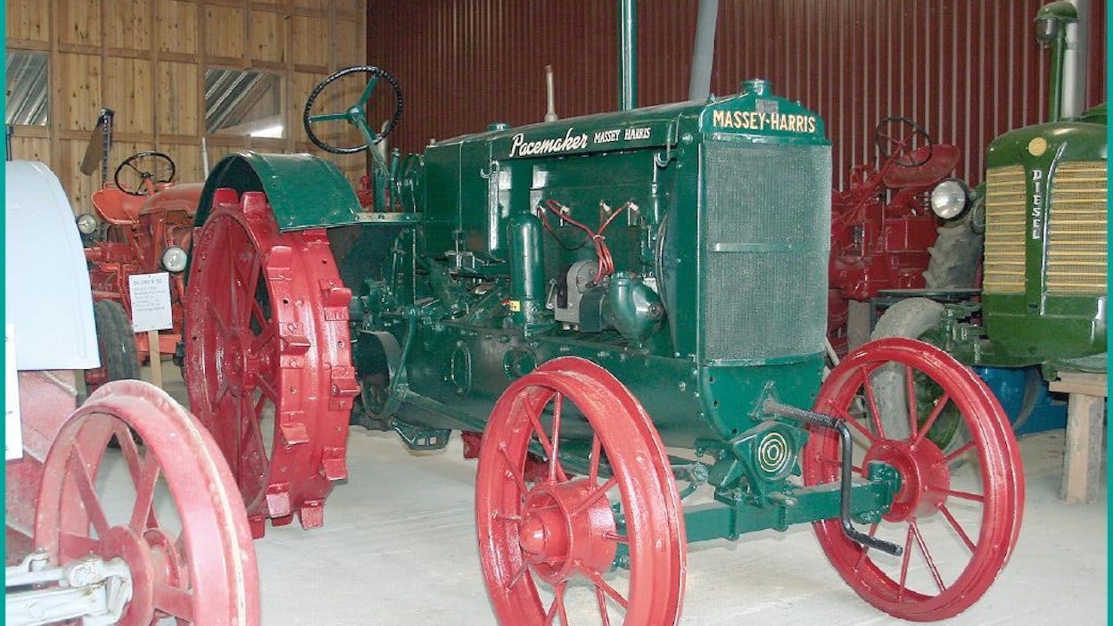 Massey-Harris Pacemaker -traktoria valmistettiin vuosina 1936-39, Massey-Harris Company Racine, Wisconsin, USA