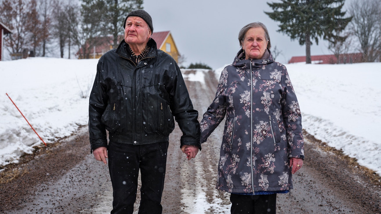 Jorma ja Taina Toikkanen asuvat Pihtiputaan Korppisen kylän Valkeismäellä, josta on matkaa kuntakeskukseen 25 kilometriä. Sote-palveluiden keskittämissuunnitelmia pariskunta on seurannut huolestunein ja murheellisin mielin.