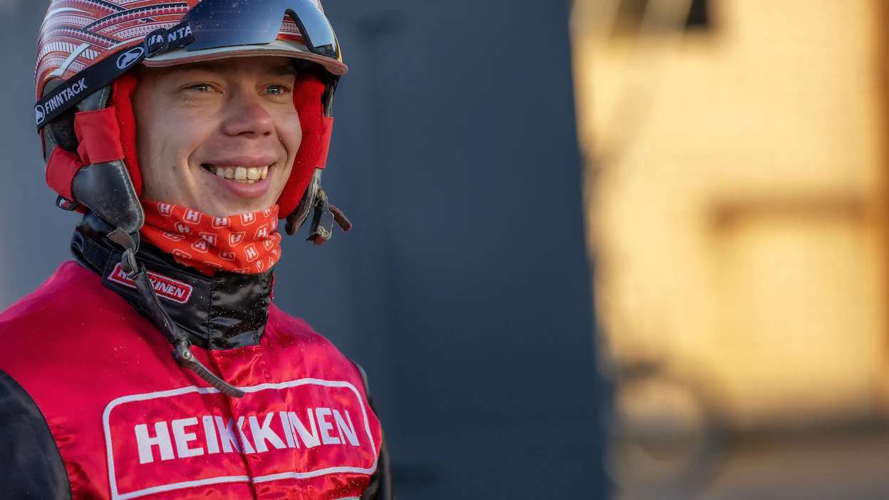 Santtu Raitala voittaa ajajaliigan seitsemännen kerran putkeen. Aina ajajaliigan voittaessaan Raitala on ollut myös vuoden ohjastaja, ja putken on vaikea kuvitella katkeavan tänäkään vuonna.
