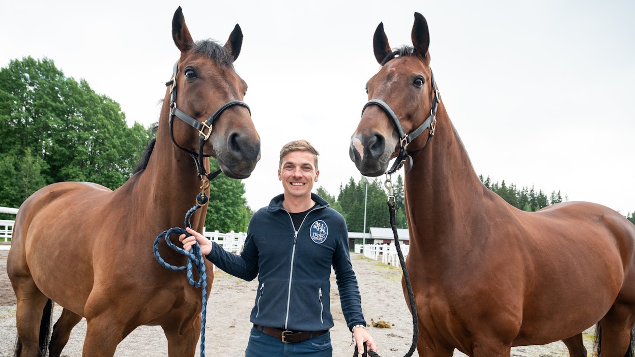 Ville Vaurio viihtyy hevostensa Merry Franciksen ja Dante NL:n kanssa.