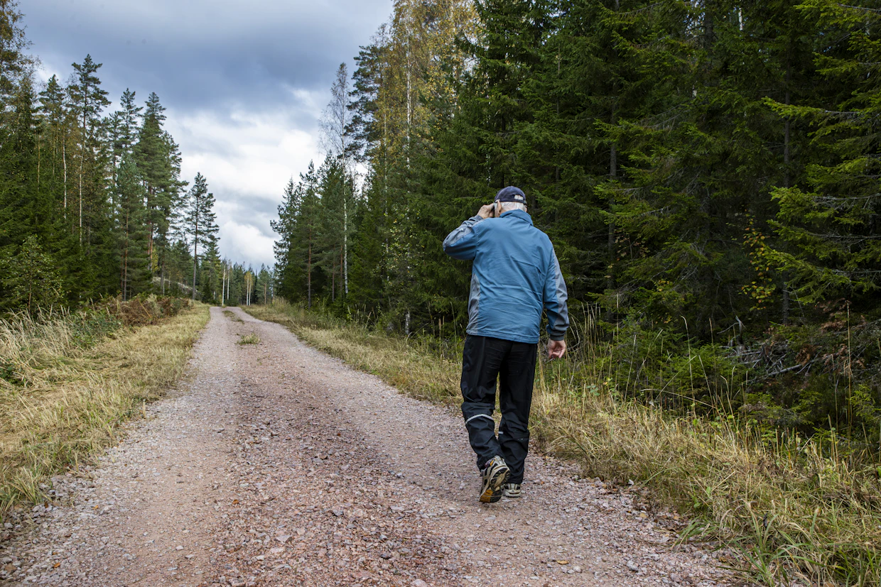MTK:n säätiön isännöitsijänä Ahti Jauhiainen rakennutti yhteensä 70 kilometriä metsäteitä Kettulaan ja Padasjoelle.