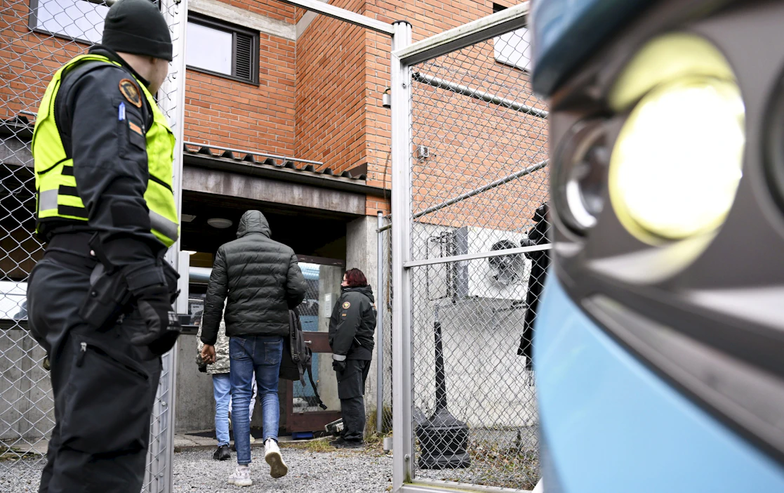 Itärajan kautta viime elokuun alun jälkeen Suomeen tulleista turvapaikanhakijoista 20 henkilöä on saanut myönteisen turvapaikkapäätöksen. LEHTIKUVA / Vesa Moilanen.