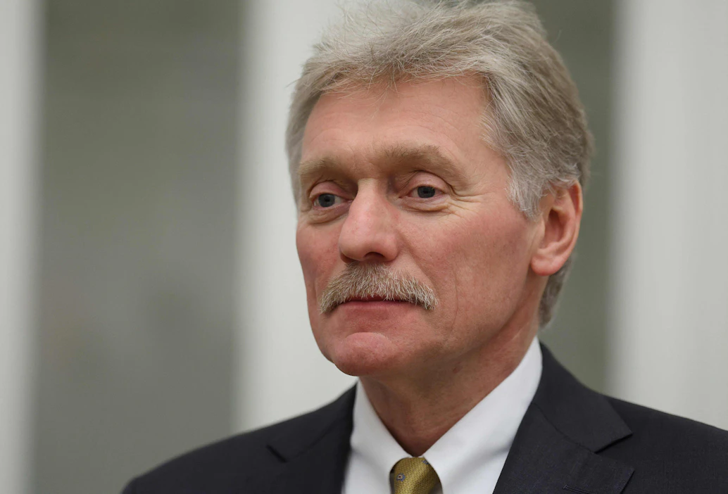 Dmitri Peskovin mukaan Venäjän pääpyrkimyksenä on taata itäisen Ukrainan Donbasin alueen väestön turvallisuus, joka on venäläistulkinnan mukaan suuressa vaarassa. Hyökkäyssodan alusta tulee tänään kuluneeksi neljä vuotta. LEHTIKUVA/AFP.