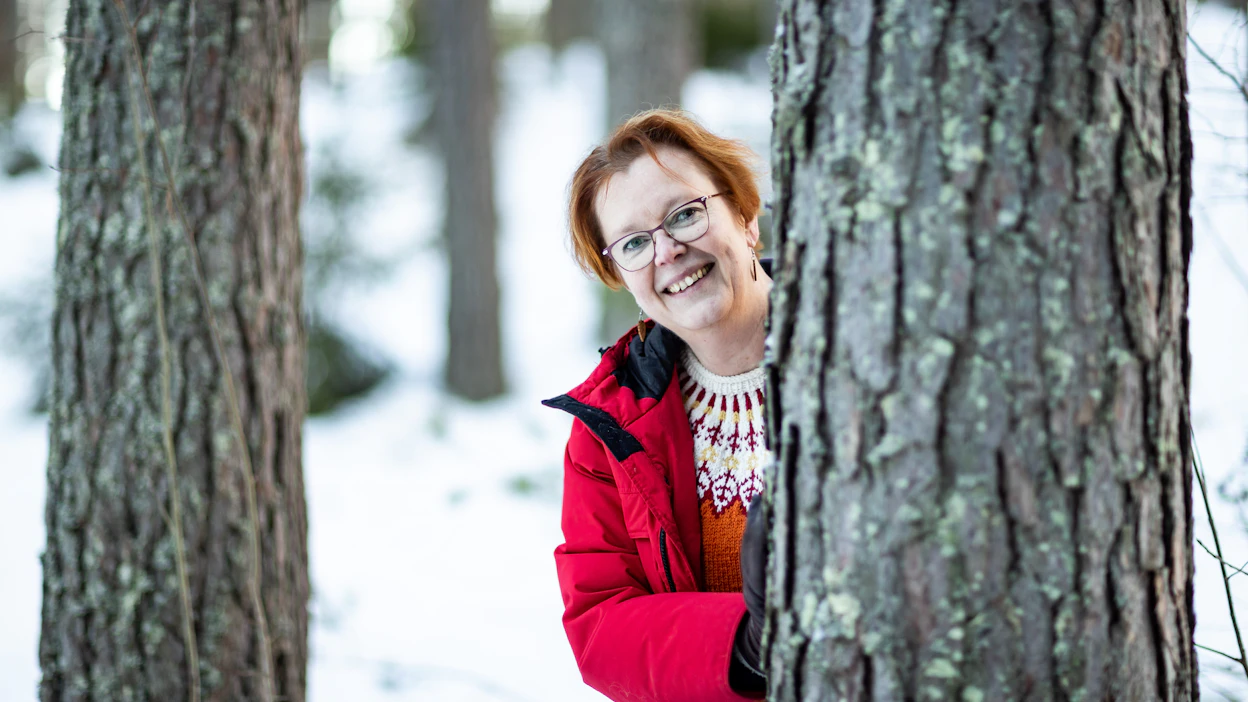 Outi Petterssonilla on suunnitelmia aloitteleville metsänomistajille koulutusta tarjoavan yrityksen kehittämiseen. Hän haluaisi myös ostaa lisää metsää. ”Meillä on pala kotimaata vastuullamme.”