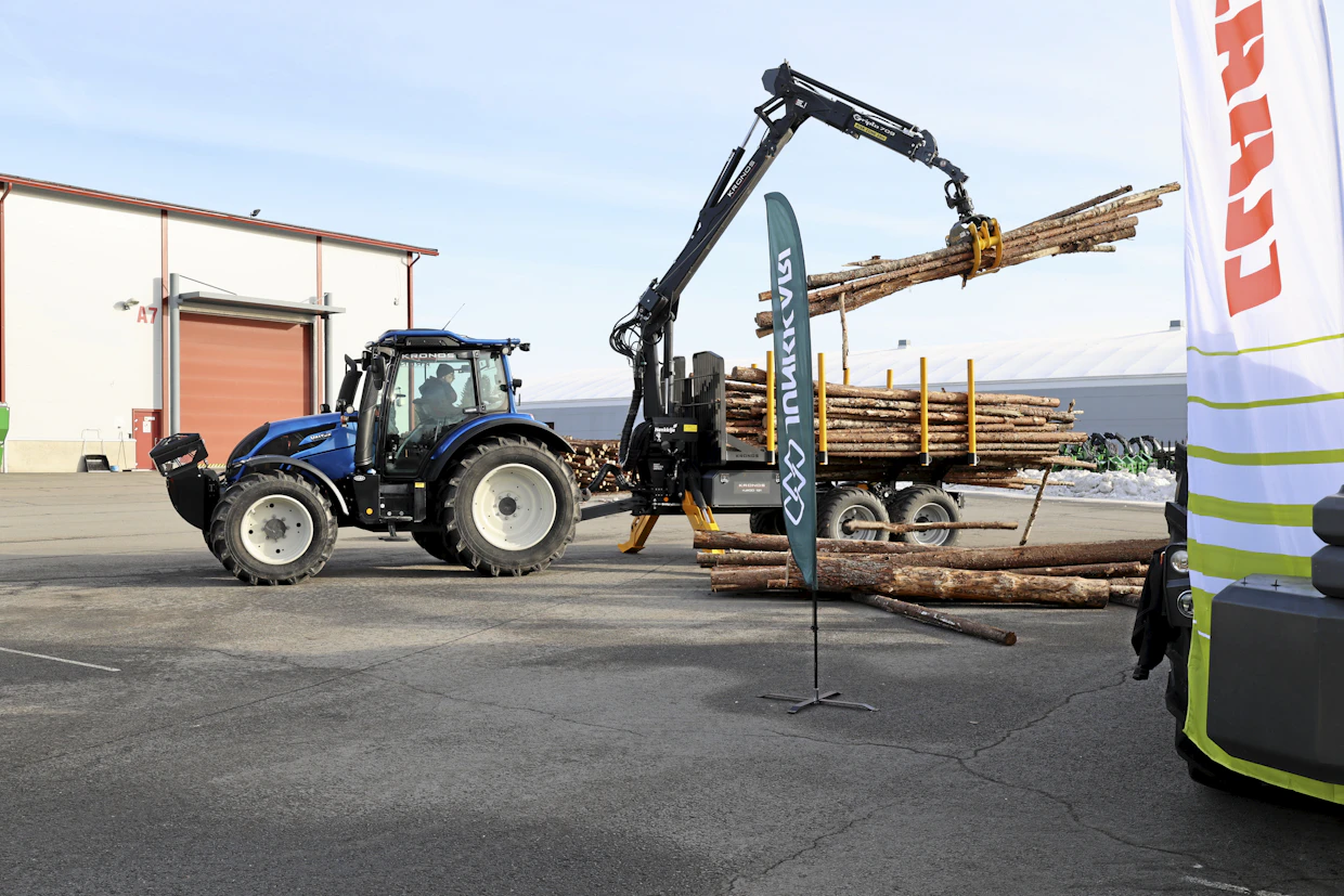 Kronos on kasvattanut valikoimaa parin vuoden aikana myös pienempään päähän metsäperävaunuissa ja kuormaajissa.