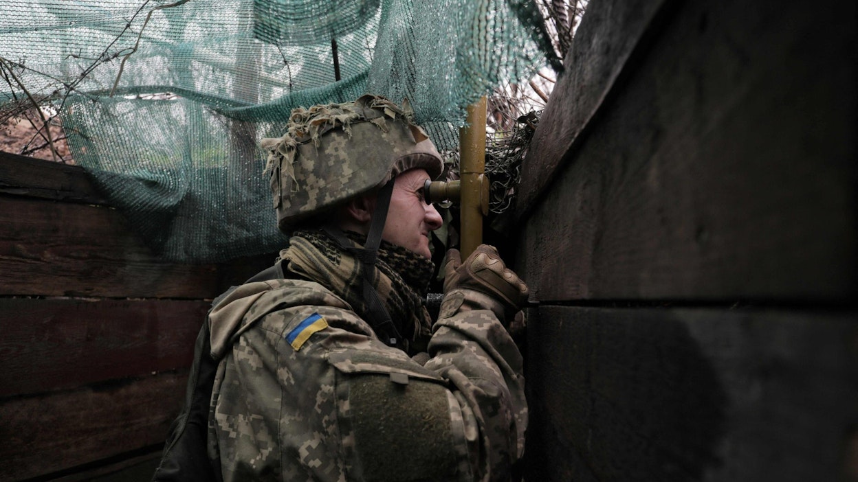 Ukrainan armeija sanoi Facebook-viestissään vain, että vastustaja pysyy puolustuskannalla Zaporizhzhjassa. Arkistokuva ukrainalaissotilaasta Donetskin alueella. LEHTIKUVA/AFP. 