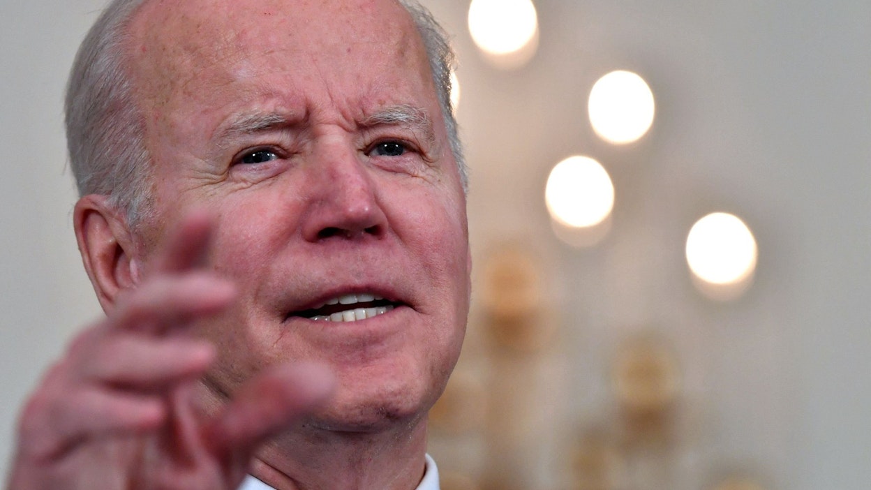 Pakettia ehdittiin sorvata puolentoista vuoden ajan ennen kuin se lopulta saatiin hyväksyttyä. Joe Biden kertoi lausunnossaan odottavansa innolla paketin lakiin kirjaamista.