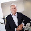 Turkulainen kansanedustaja Aki Lindén huomasi kyselytunnin jälkeen eduskunnan lukusalissa, että henkilökohtaista puhelinta ei löydy mistään.