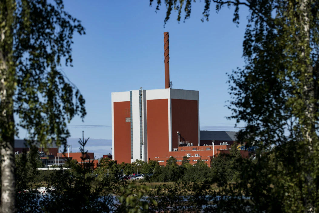 Alkuperäistä aikataulua pidennettiin yhteensä reilulla kahdella vuorokaudella reaktoripuolella tehtyjen vikakorjausten vuoksi. LEHTIKUVA / Roni Lehti.