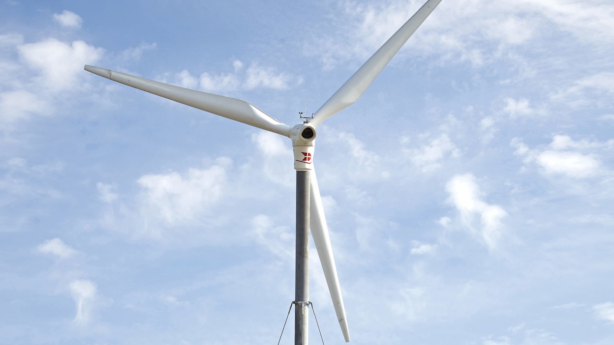 Viking VS -tuuliturbiinin korkeus maasta on 24,5 metriä. Pienten tuulivoimaloiden koko on monissa maissa säädeltyä, Tanskassa raja on 25 kW. Tuuliturbiinin runko on tuettu vaijereilla. Turbiiniosa kääntyy tuulen mukaan ja lukitaan paikalleen sähkötoimisella jarrulla.