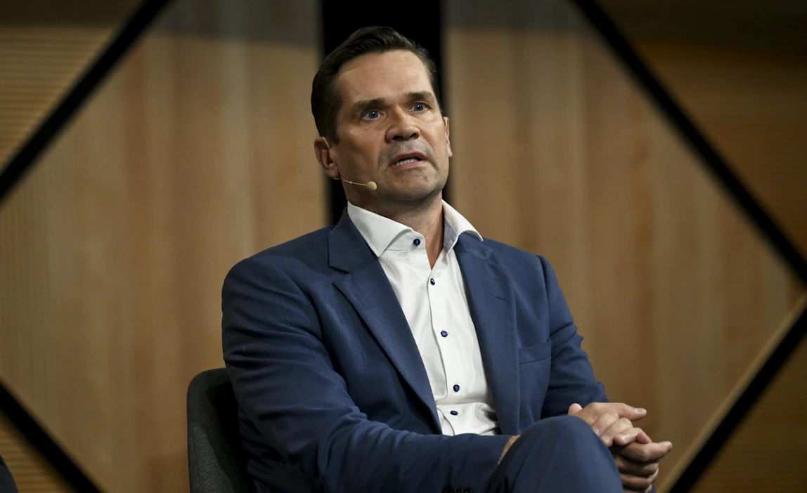 Journalistin mukaan Mika Aaltola on tulkinnut keskustelut niin, että mainostilaa hankkimalla voisi saada enemmän myönteistä näkyvyyttä. LEHTIKUVA / VESA MOILANEN.