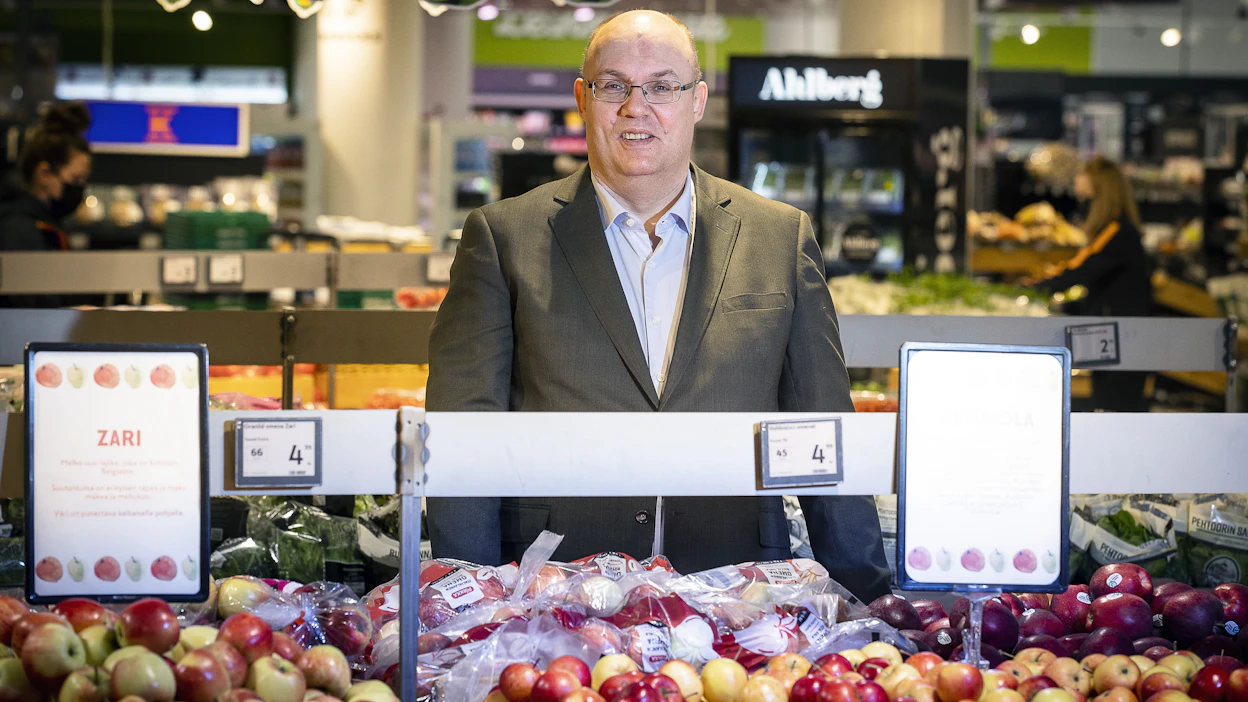 Kampanjointia ja kohdennettua markkinointia. Keskon pt-kaupasta vastaava toimialajohtaja Ari Akseli pyrkii kasvattamaan ruokakaupan asiakkaiden keskimääräistä ostosta.