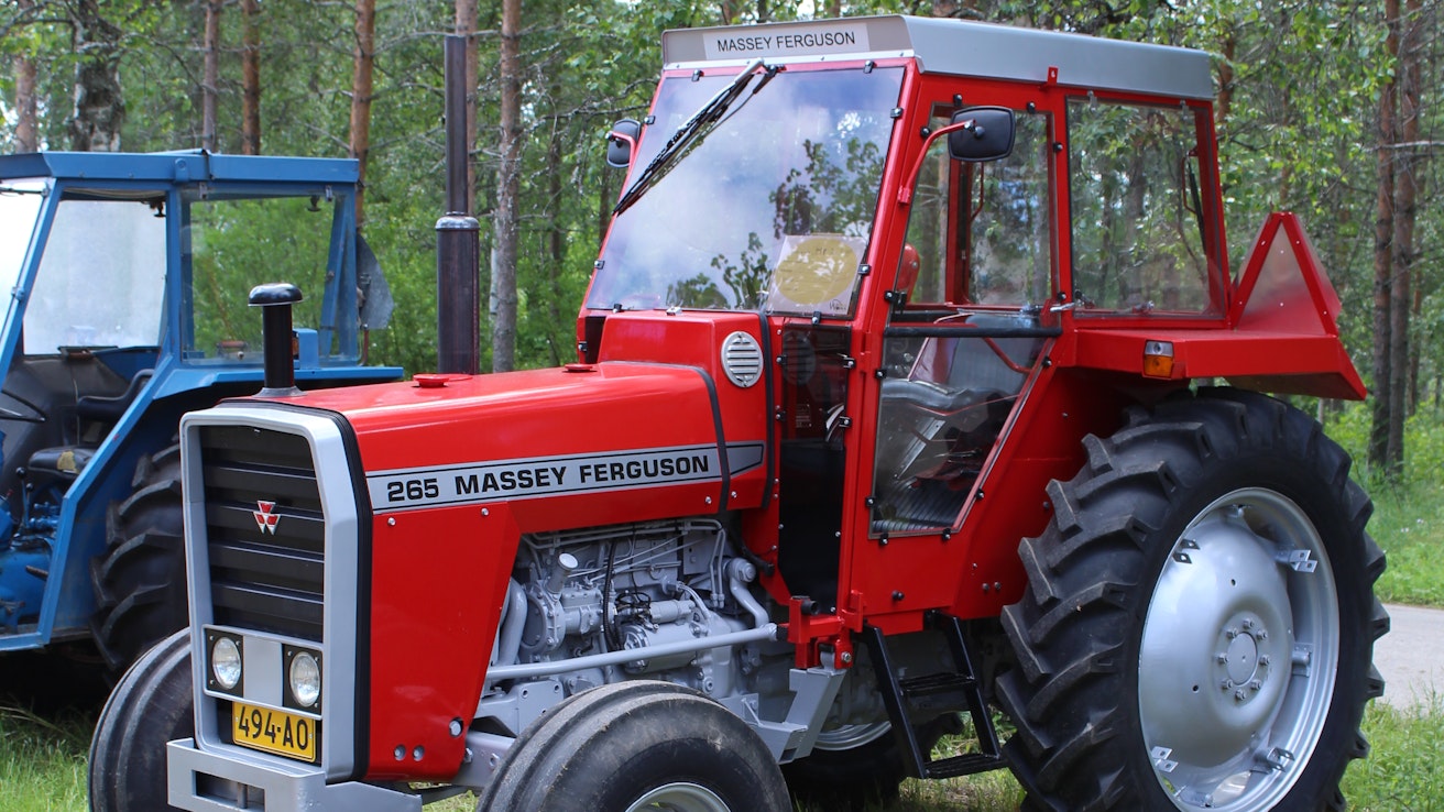 Massey-Ferguson 265 -traktoria valmistettiin vuosina 1977–86 Coventryssa, Englannissa. 