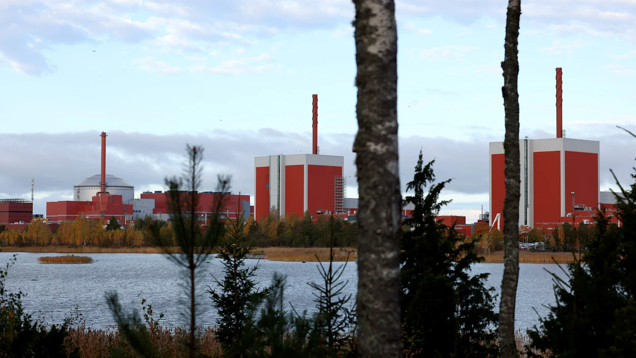 Olkiluodon ydinvoimalassa syntyvää huoltojätettä aletaan hyödyntää lämmön ja sähkön yhteistuotannossa. LEHTIKUVA / Jussi Partanen.