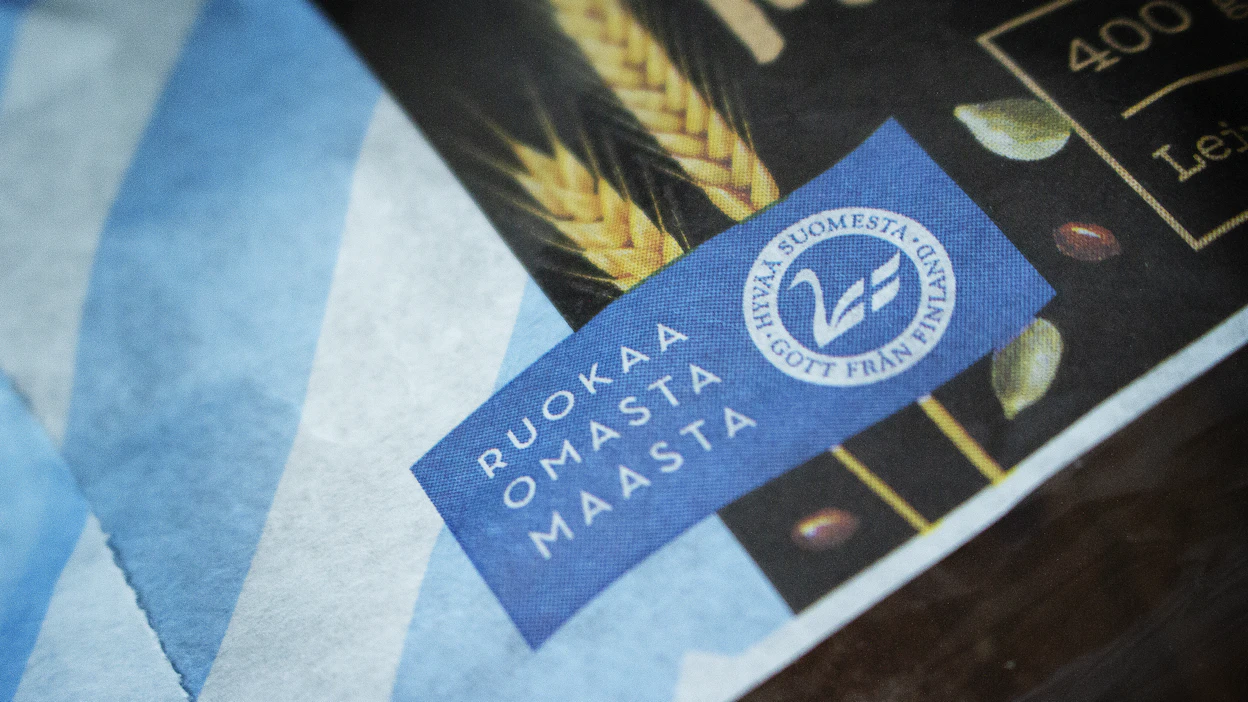 Kotimaisuusaste on pysynyt Hyvää Suomessa-tuotteissa korkeana vuodesta toiseen satokausivaihteluista huolimatta, merkkiä hallinnoiva Ruokatieto kertoo.