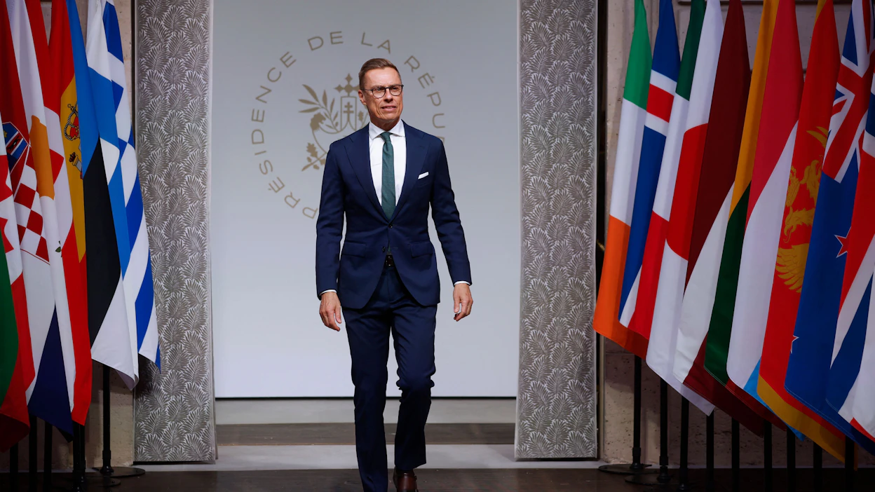 Presidentti Alexander Stubbin mukaan halukkaiden koalition Pariisin-kokouksen keskeisin anti oli vahvistus Yhdysvaltain sitoutumisesta Ukrainan turvatakuisiin. LEHTIKUVA/AFP.