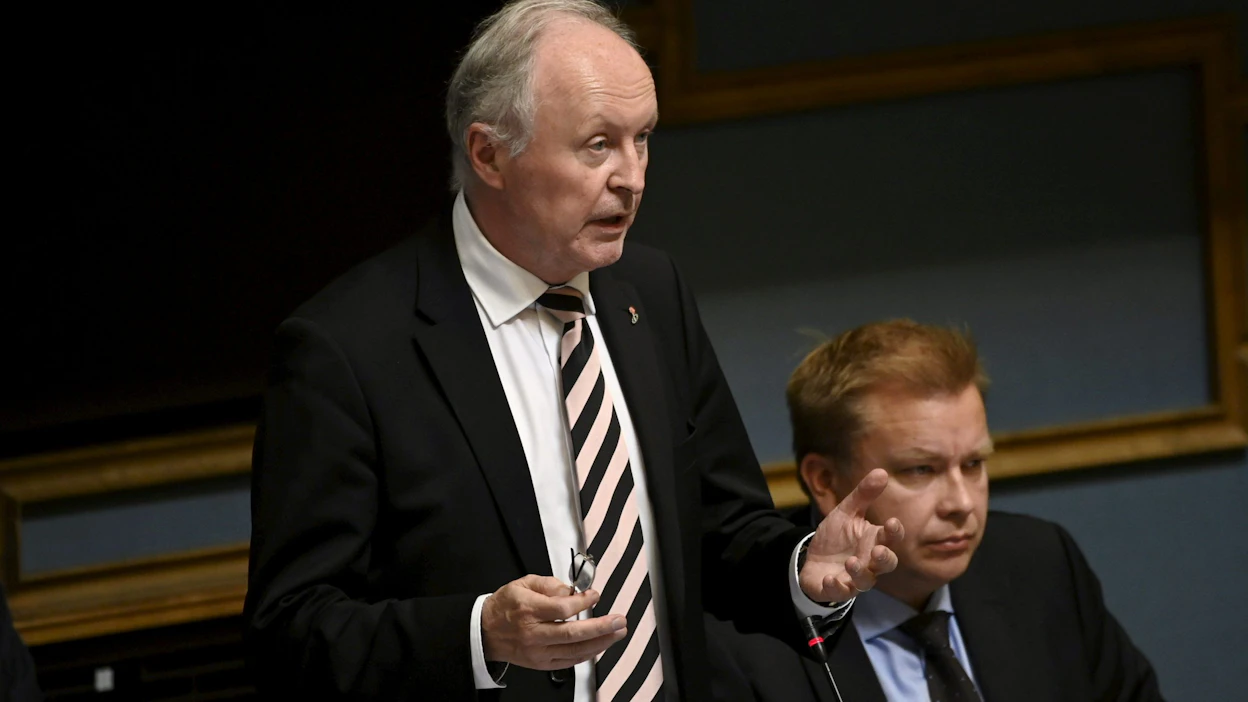 Perhe- ja peruspalveluministeri Aki Lindén (sd.) sanoi lauantaina Ylen Ykkösaamun haastattelussa, että laki voisi astua voimaan jo myöhään tänään. LEHTIKUVA / Vesa Moilanen.