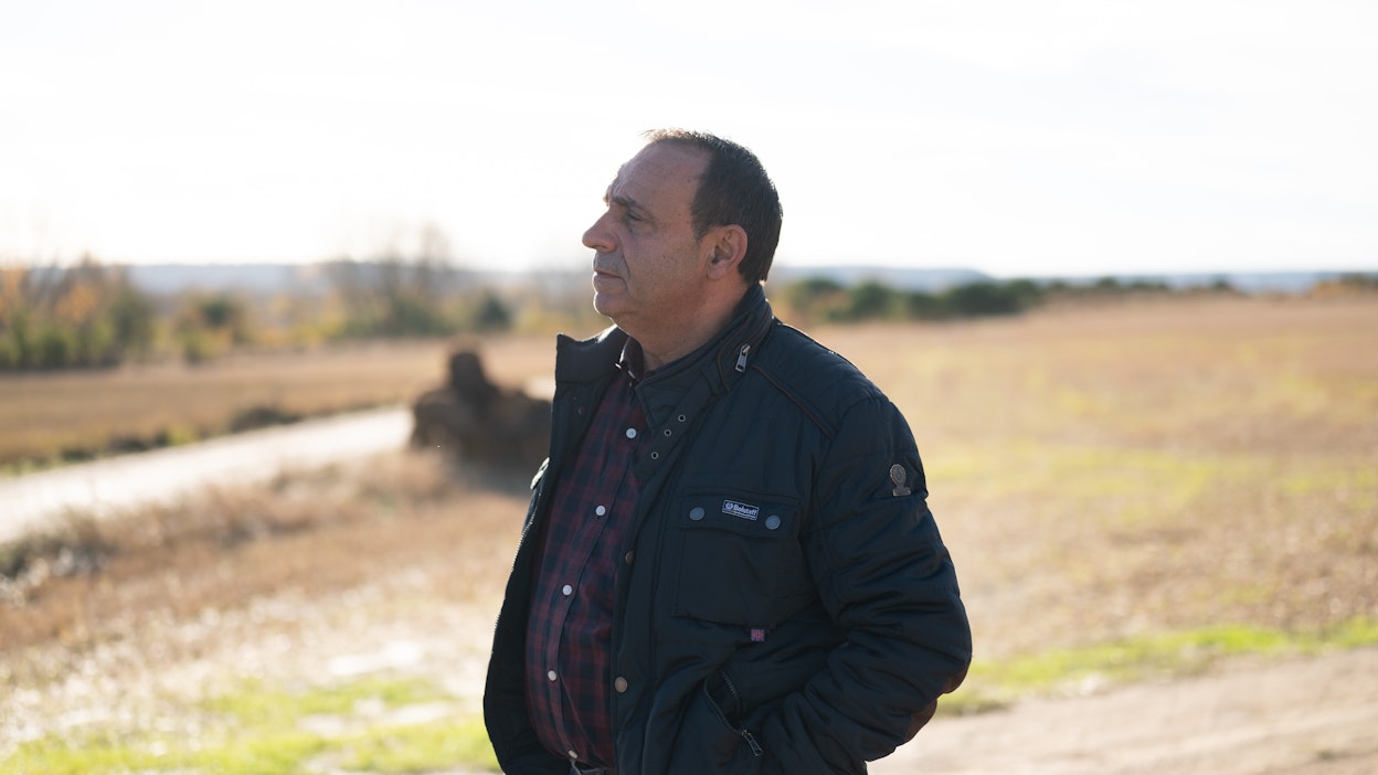 Meneses de Prado viljelee muun muassa vehnää, herneitä, maissia ja sinimailasta. Osa pelloista on kesannolla huonon kannattavuuden ja kuivuuden vuoksi.