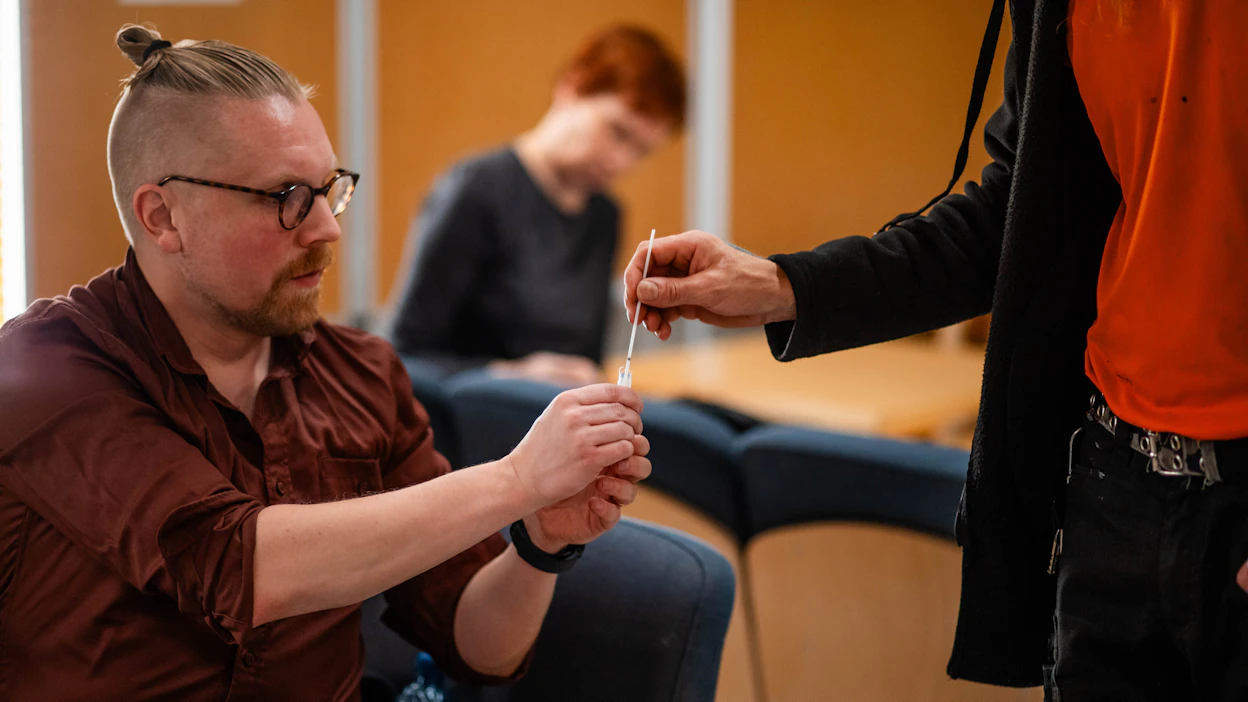 Ari Kolehmainen virittelee nyt yhteistyökuvioita muinais-dna-tutkijoiden kanssa. Hän otti viime lokakuussa Mäntyharjussa dna-näytteitä.