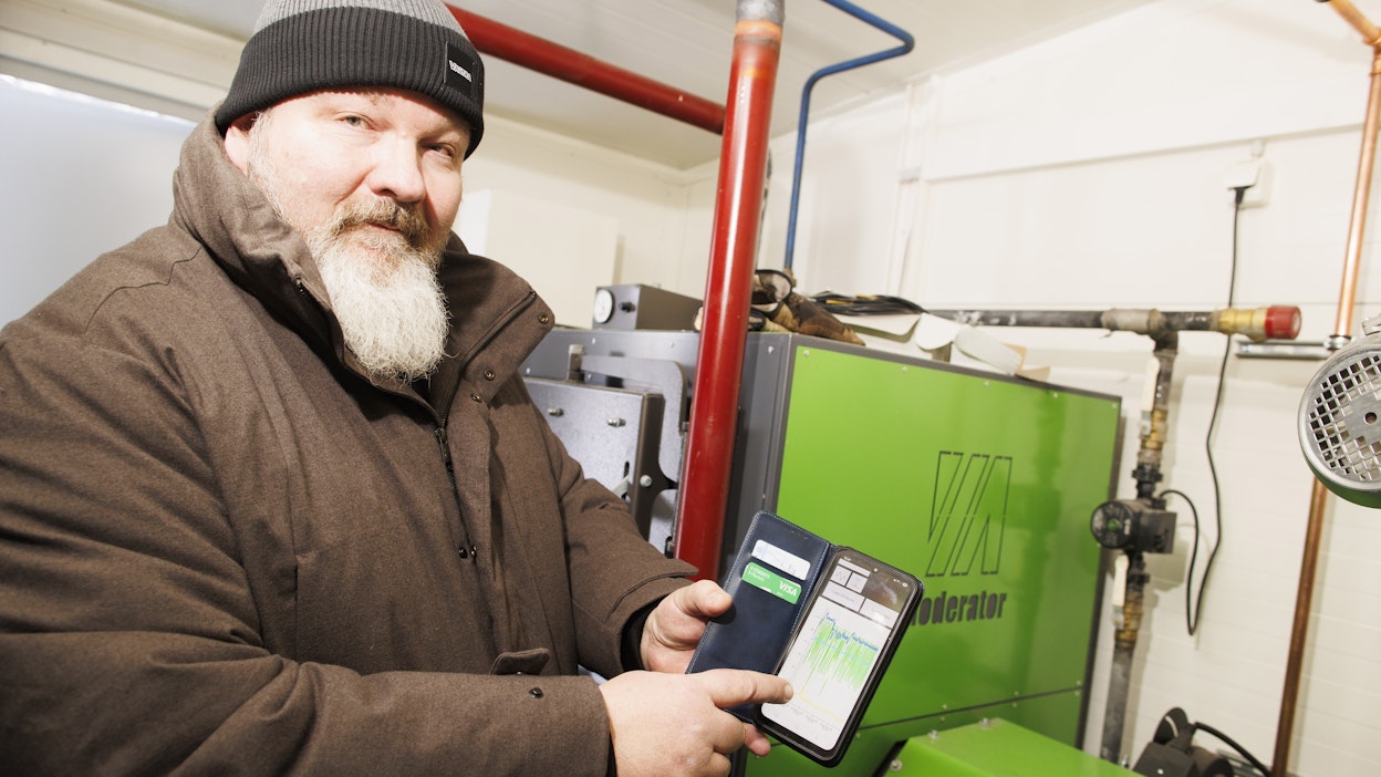 Hakelämmitys voitti vertailun, kun kannonkoskelainen Janne Hämäläinen pohti konehallin ja oheistilojen lämmitysratkaisua.