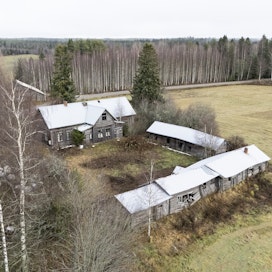 Vanhasta tilakeskuksesta voi tulla paljon kiinteistöveroa maksettavaksi, vaikka rakennukset olisivat purkukuntoisia.