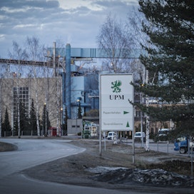 UPM:n tehtaita alettiin käynnistellä välittömästä työtaistelun päätyttyä. Kuvassa Jämsänkosken paperitehdas.