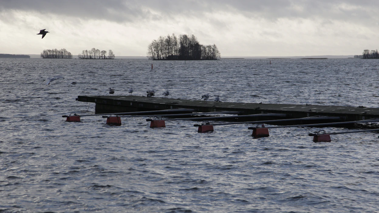 Tuulisuus jatkuu myös keskiviikkona, ja keskiviikkona jälleen on annettu ennakkovaroituksia laajalti maan länsi- ja eteläosaan 15 m/s puuskista.