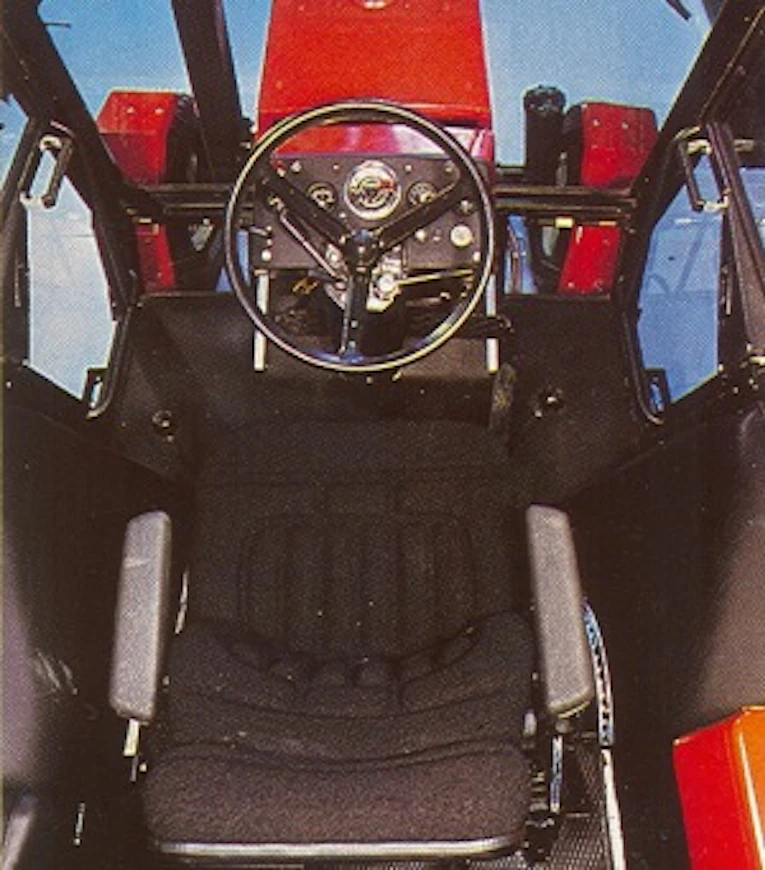 86Zetor12145ohjaamo
