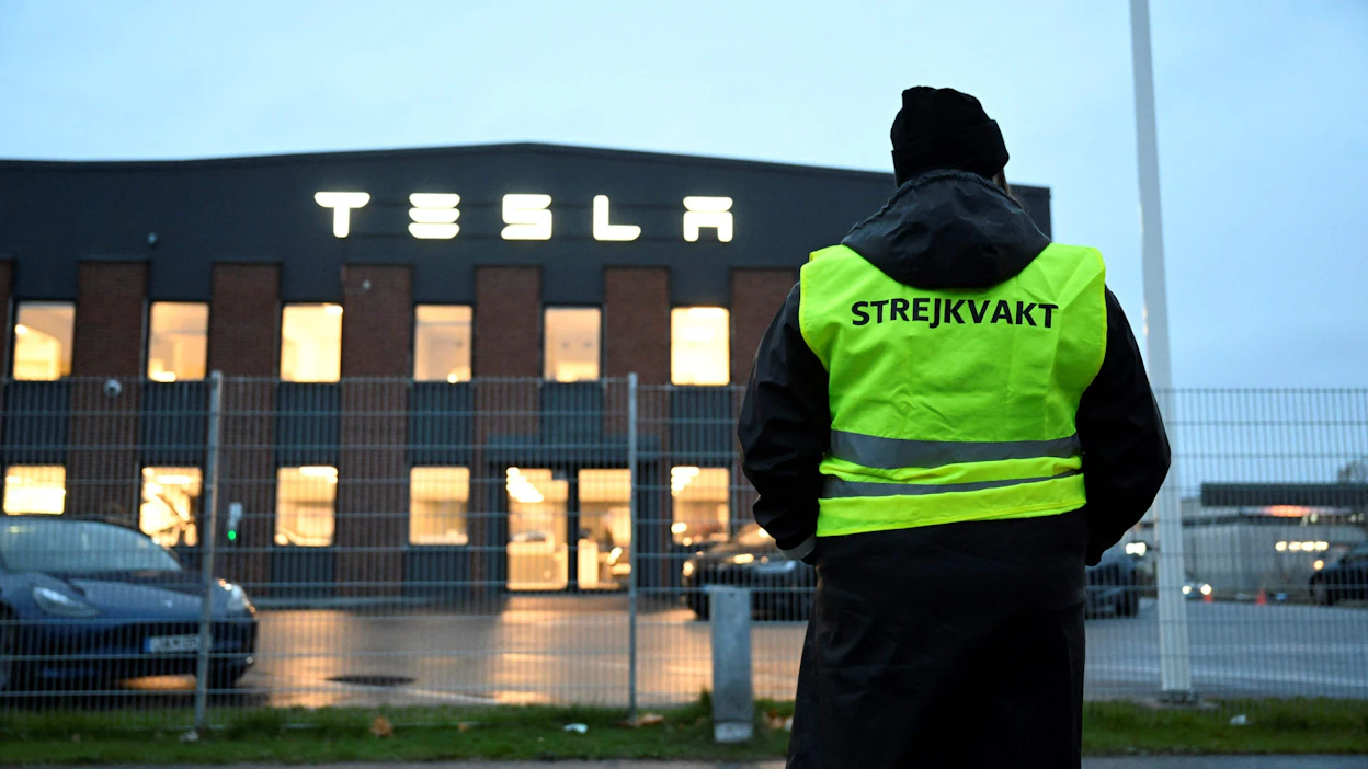 Viikon kestänyt lakko on seurausta siitä, että Tesla ei suostu allekirjoittamaan työehtosopimusta. AFP / LEHTIKUVA.