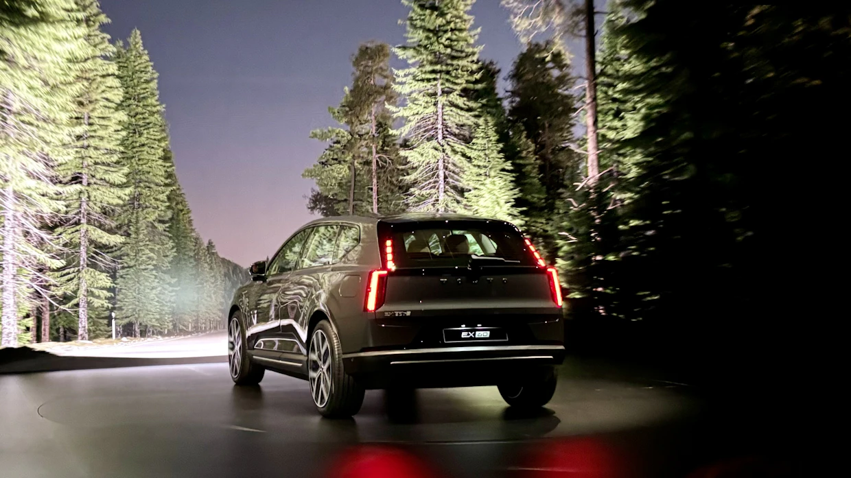 Auton tunnistaa Volvoksi myös takaa.