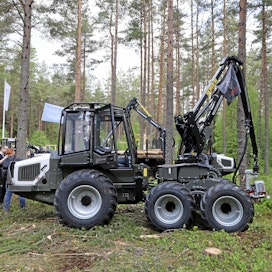Vimek 470 -harvesterimallista esiteltiin Elmia Wood 2025 -näyttelyssä myös kuusipyöräinen versio. Se on varustettavissa Logmax tai Keto -harvesteripäällä.