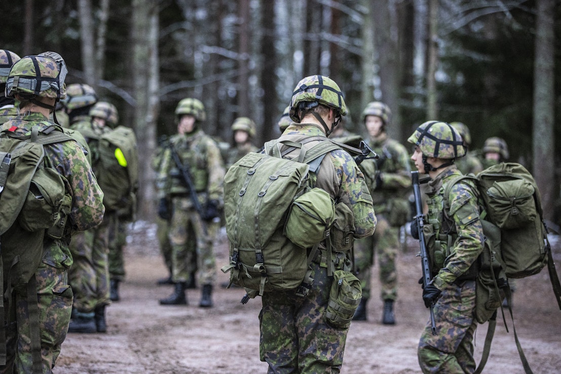 Puolustusvoimat järjestää keskiviikkona suruliputuksen menehtyneen varusmiehen muistoksi. Kuvituskuva.