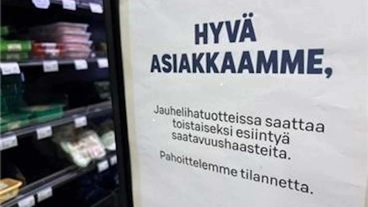 Sosiaalisessa mediassa on levinnyt kuvia S-ryhmän liikkeistä, joissa jauhelihan puuttumista valikoimista pahoitellaan.