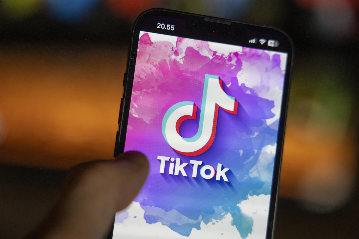 Esimerkiksi videopalvelu Tiktok kuluttaa sähköä vähemmän kuin tekoälysovellukset.