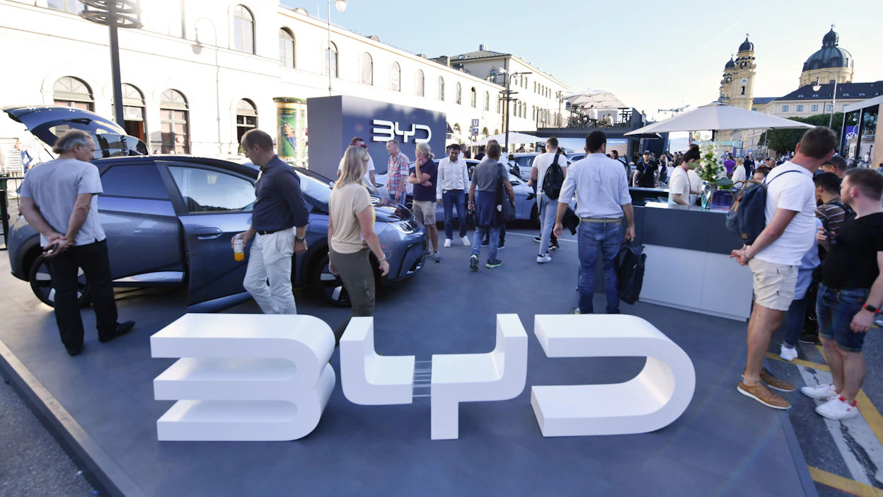 Kiinalainen BYD pyrkii sähköautoillaan väkevästi Euroopan markkinoille. Yhtiö esitteli autojaan syyskuun alussa IAA Mobility -messuilla Münchenin keskustassa.