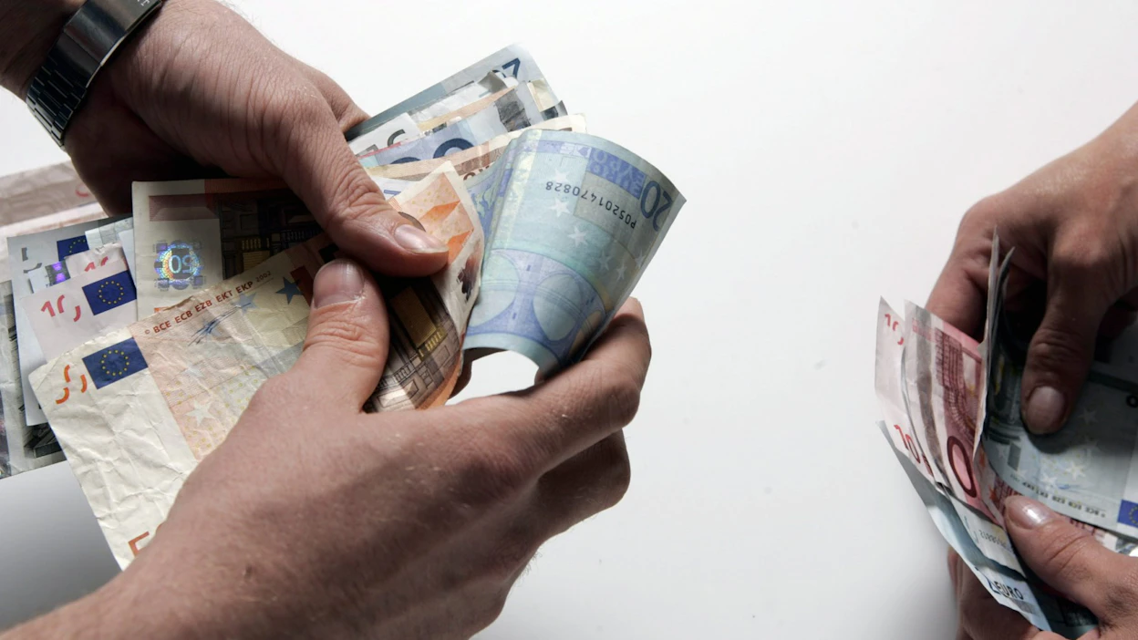 Naisten parhaiten palkattu kymmenesosa ansaitsi viime vuonna vähintään 5 220 euroa ja miesten vähintään 6 586 euroa kuukaudessa. LEHTIKUVA / Roni Rekomaa.