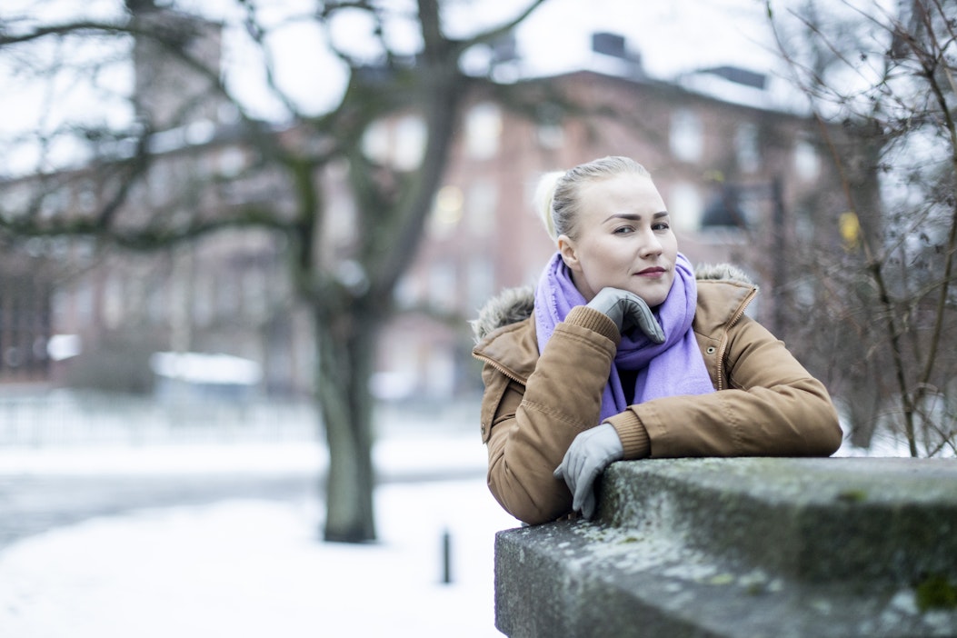 Laulajatähti Noora Louhimo kärsi pitkään juurettomuudesta ja rajun  koulukiusaamisen arvista: ”Nykyään voin analysoida itseäni paremmin” -  Lukemisto - Maaseudun Tulevaisuus