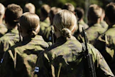 Kaartin jääkärirykmentin alokkaat sotilasvalatilaisuudessa Keravalla elokuussa 2024. RONI REKOMAA / LEHTIKUVA. 
