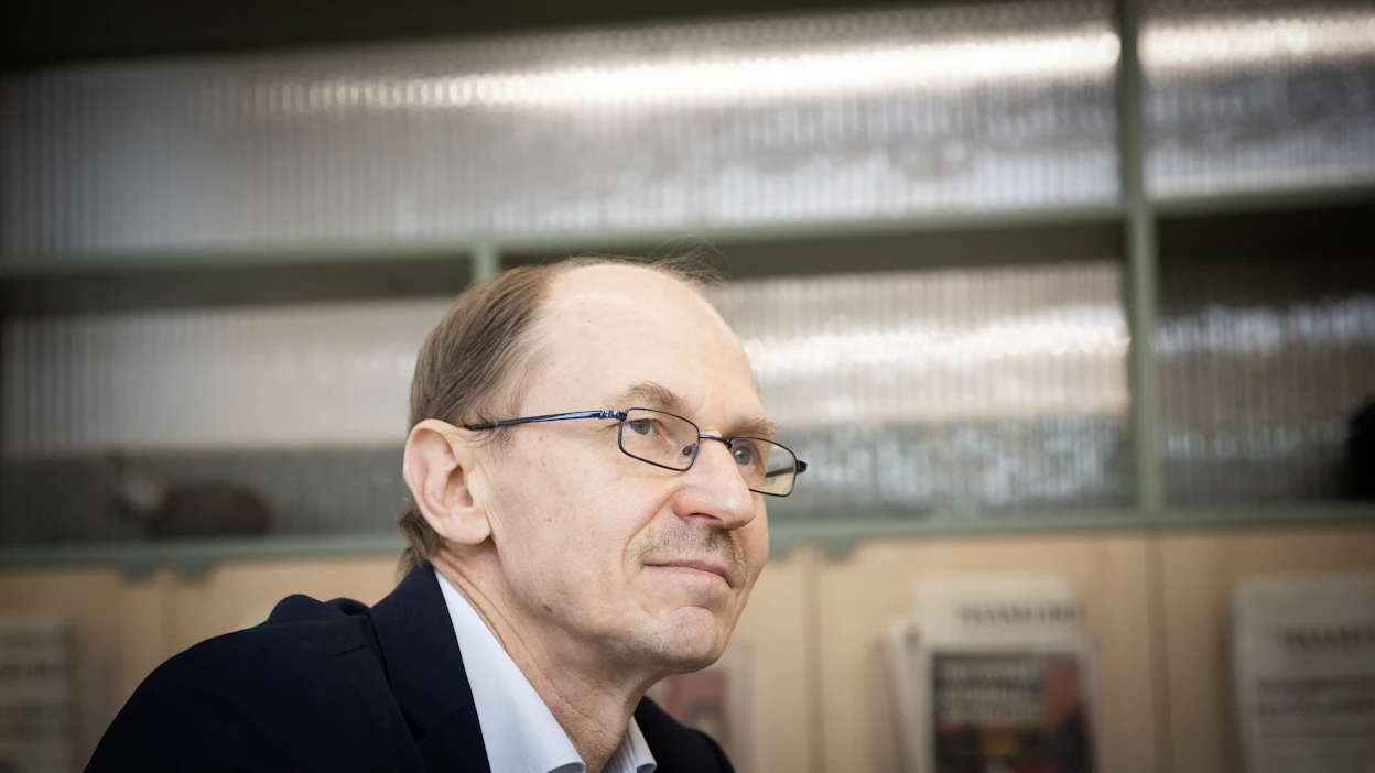Luonnonvarakeskuksen tutkimusprofessorin Jyrki Niemen mukaan maatalouden yrittäjätulon kehityksen vertailun tulos riippuu siitä, millä aikajänteellä tuloja arvoidaan. Vuosi oli vuonna 2022 poikkeuksellinen, koska silloin maksettiin noin 200 miljoonan euron kriisituki.