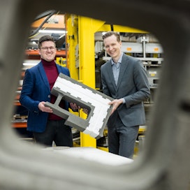 Carbonaide Oy:n Jonne Hirvonen ja Tapio Vehmas lähtevät viemään hiilinegatiivisen betonin tuotantomallia maailmalle. 