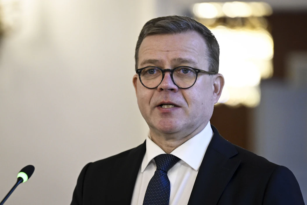 Pääministeri Petteri Orpo (kok.) esittää, että lakiin kirjattaisiin velkakatto, joka rajoittaisi valtion velkaantumista ylivaalikautisesti, kertoo Uutissuomalainen. EMMI KORHONEN / LEHTIKUVA.